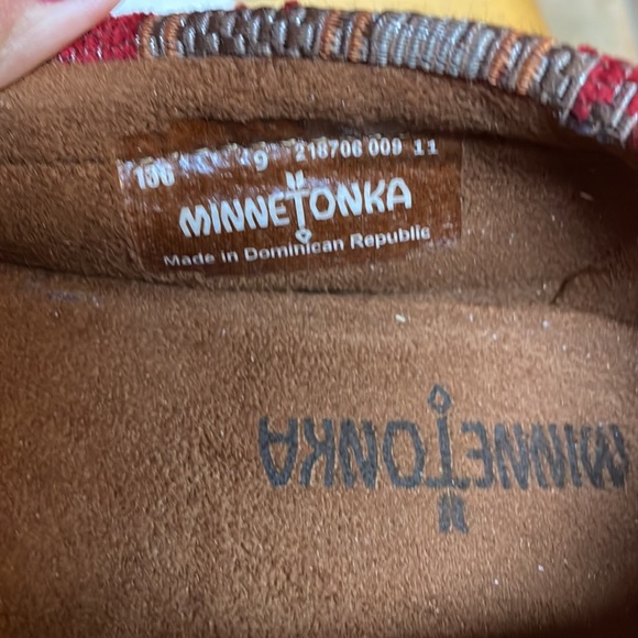Minnetonka red fabric moccasin size 9 - Picture 4 of 7